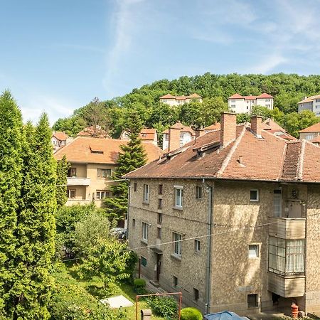 Chic Apartment Брашов Екстериор снимка
