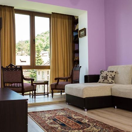 Chic Apartment Брашов Екстериор снимка