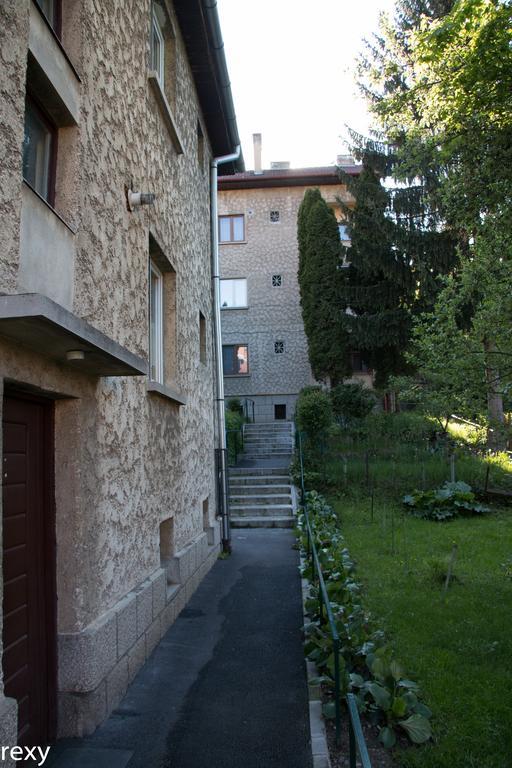 Chic Apartment Брашов Екстериор снимка