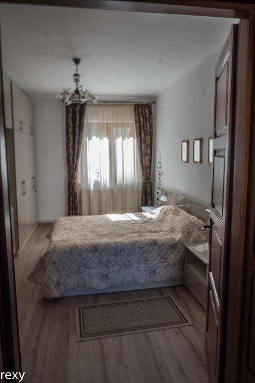 Chic Apartment Брашов Екстериор снимка