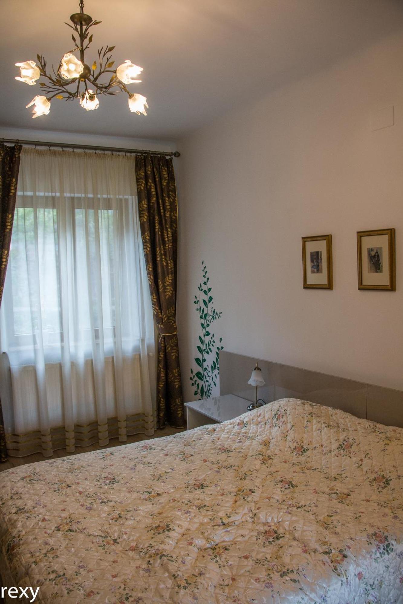 Chic Apartment Брашов Екстериор снимка