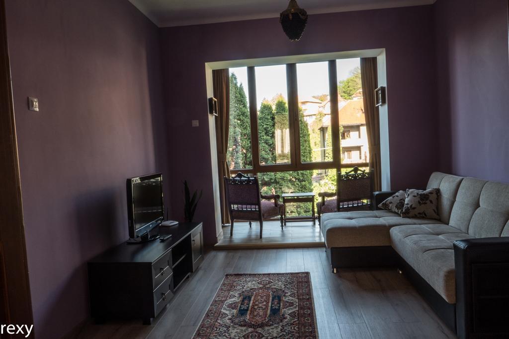 Chic Apartment Брашов Екстериор снимка