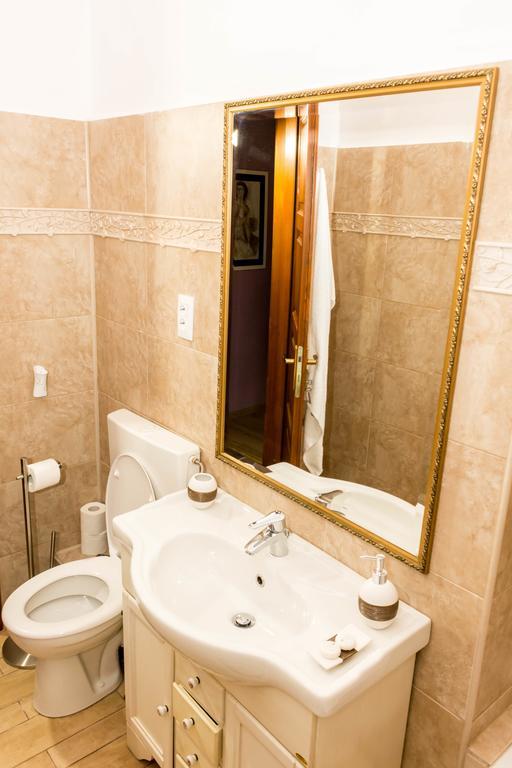 Chic Apartment Брашов Екстериор снимка
