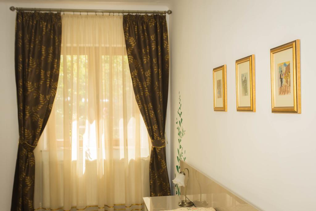 Chic Apartment Брашов Екстериор снимка