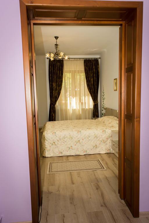 Chic Apartment Брашов Екстериор снимка