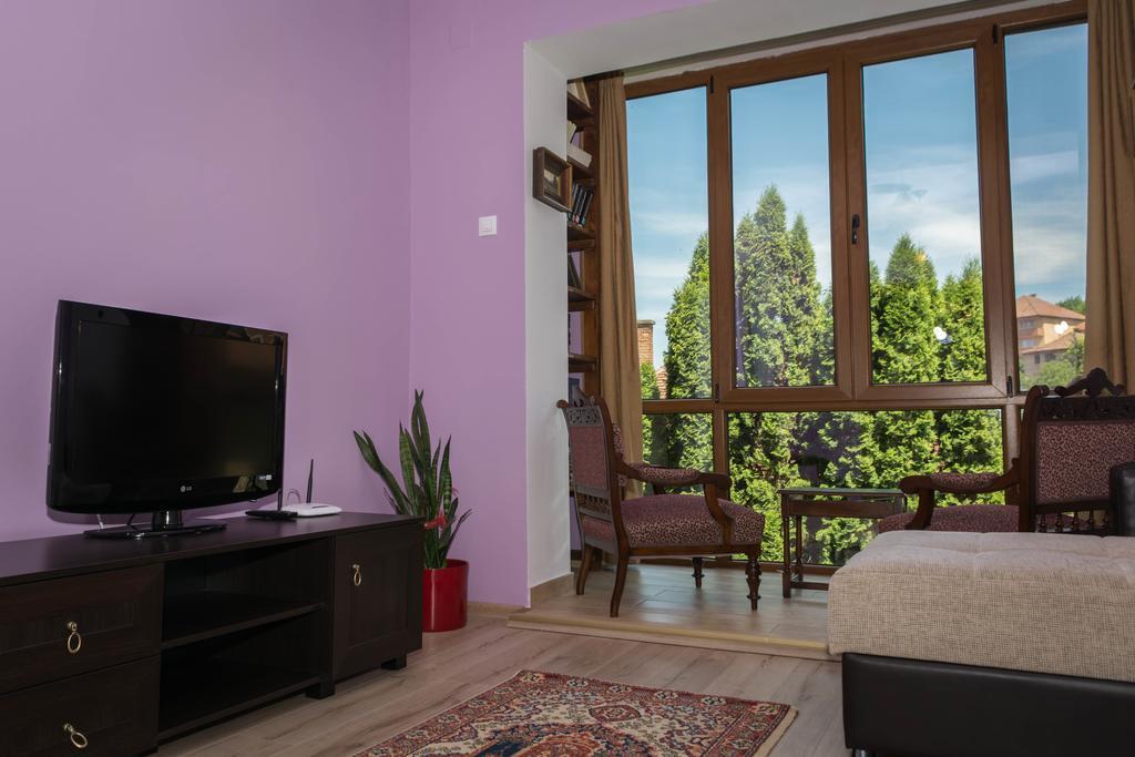 Chic Apartment Брашов Екстериор снимка