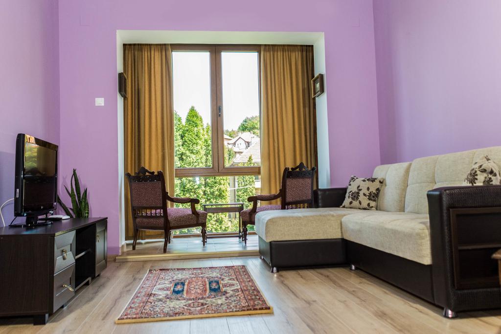 Chic Apartment Брашов Екстериор снимка