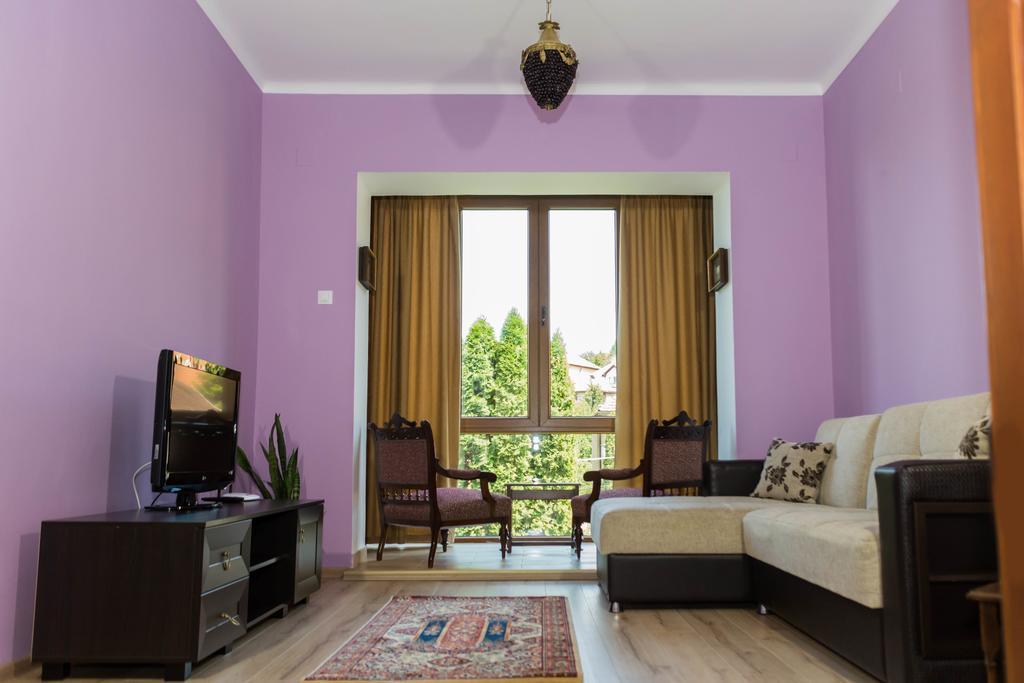 Chic Apartment Брашов Екстериор снимка